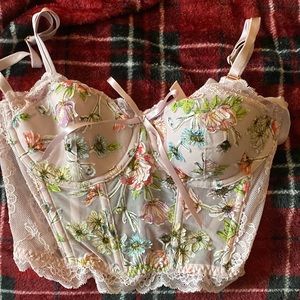 32D corset bra